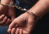 目睹姐姐与有妇之夫通奸 弟弟挥锄猛砸男子至重伤 警方声明只处理伤人案不管通奸案